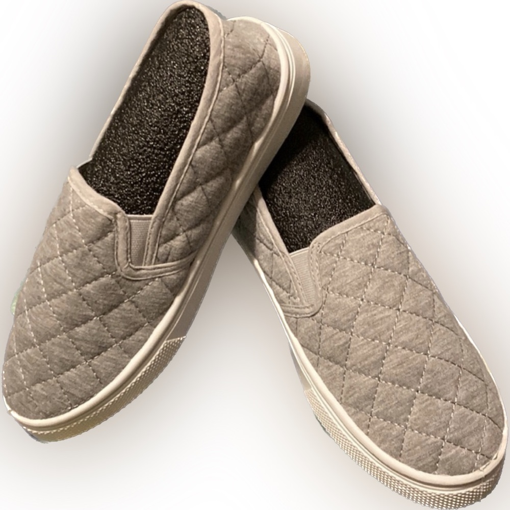 NWT 🦈 Quilted Slip On Sneakers 🦈